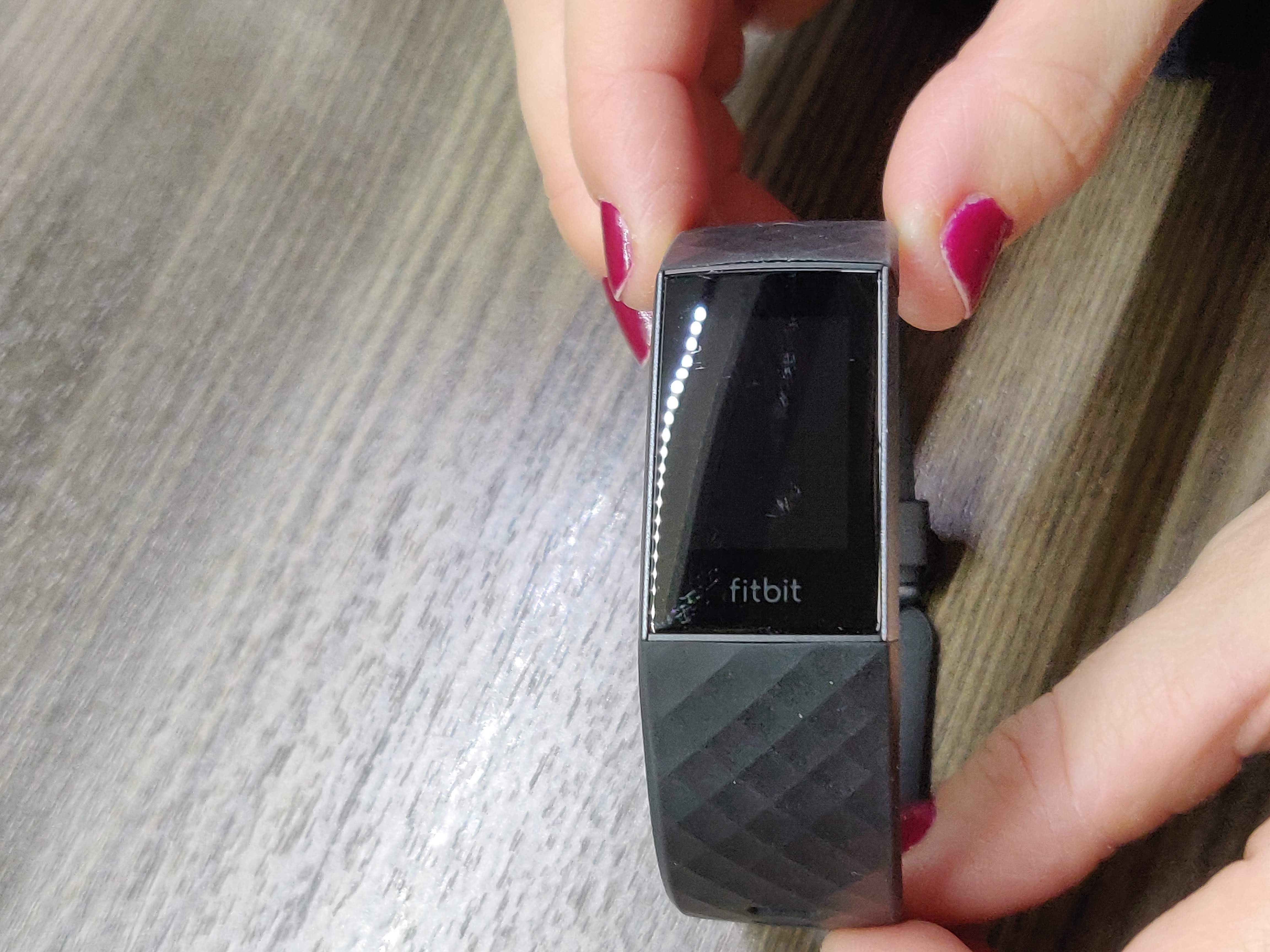 fitbit charge 3 gorilla glass