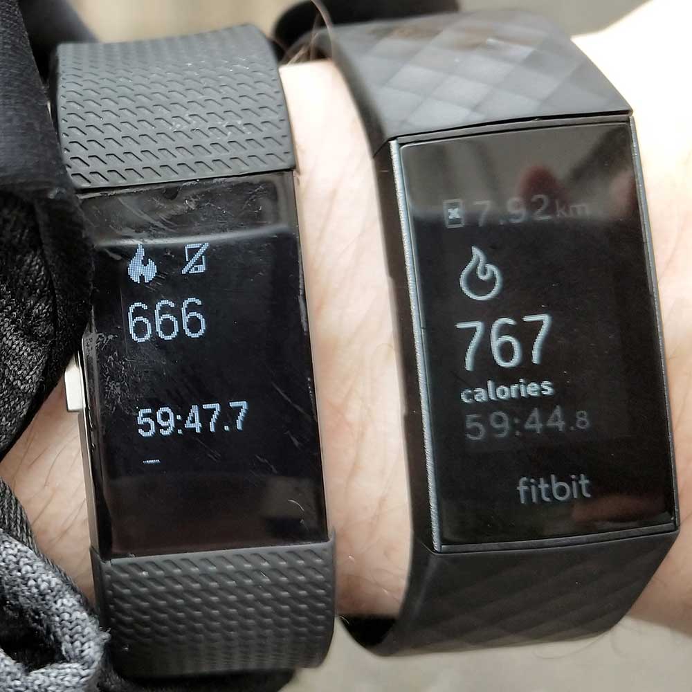 how does fitbit track calories