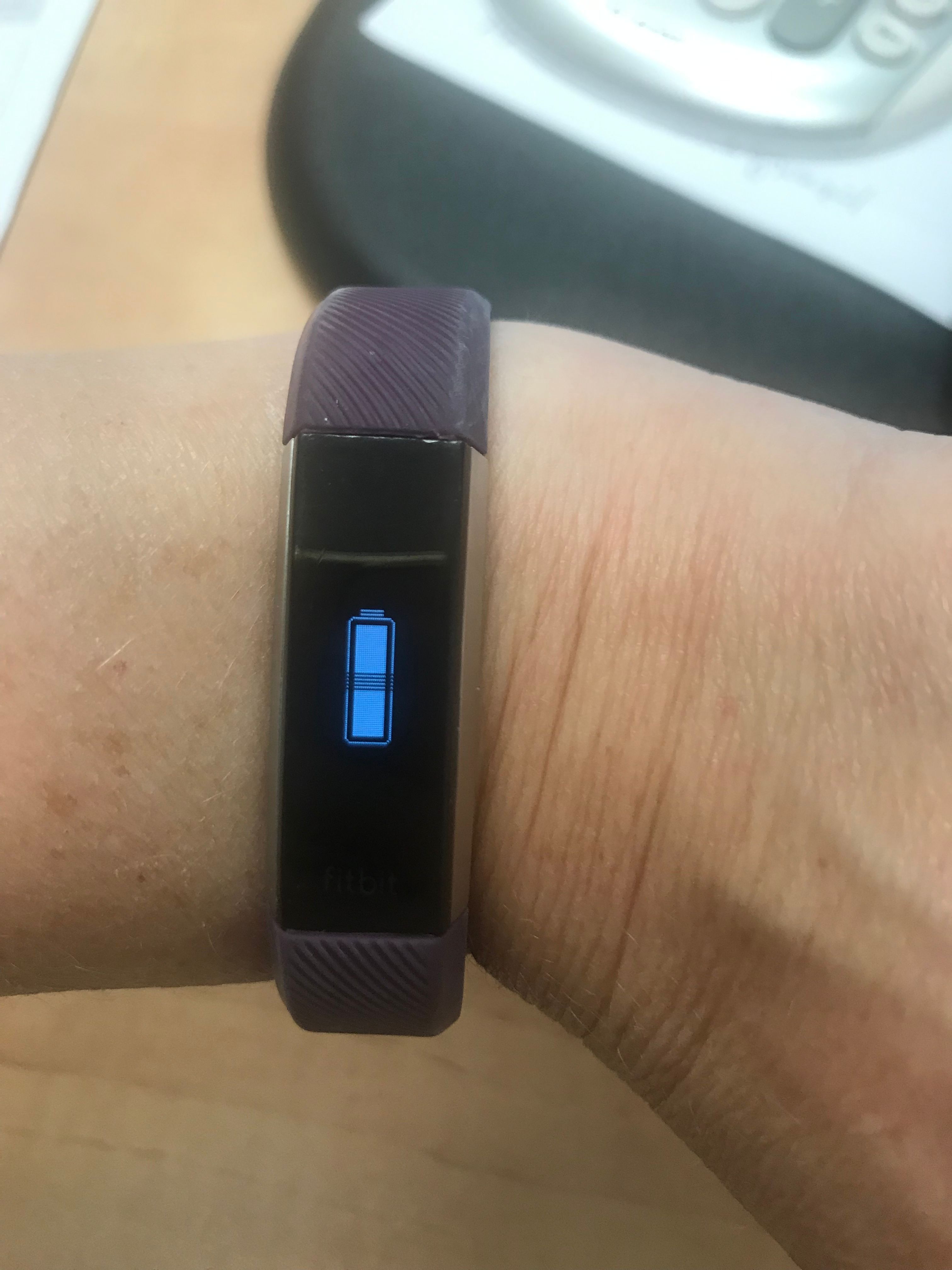 Fitbit alta hr online not charging after dying