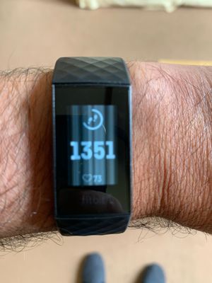 how do i change the screen on my fitbit charge 3