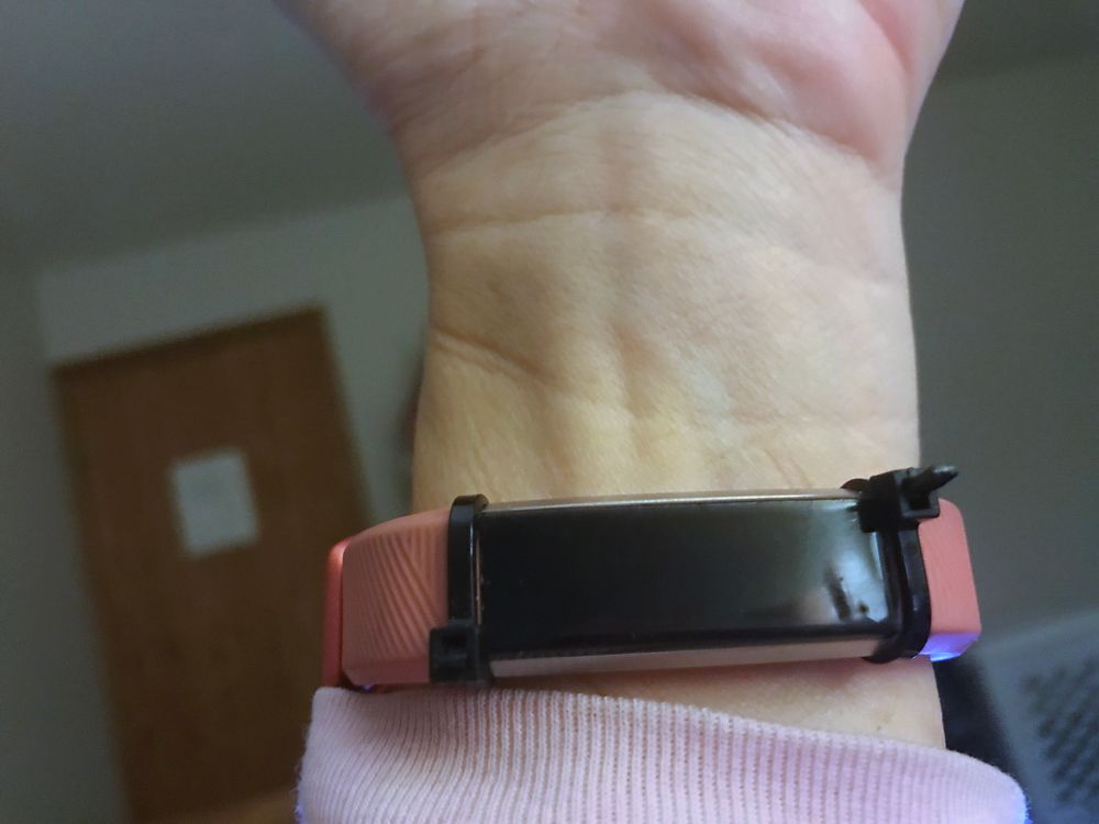fitbit charge band falls off
