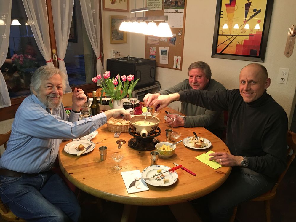 Peter (hubs) left invited 2 friends over for a fondue.
