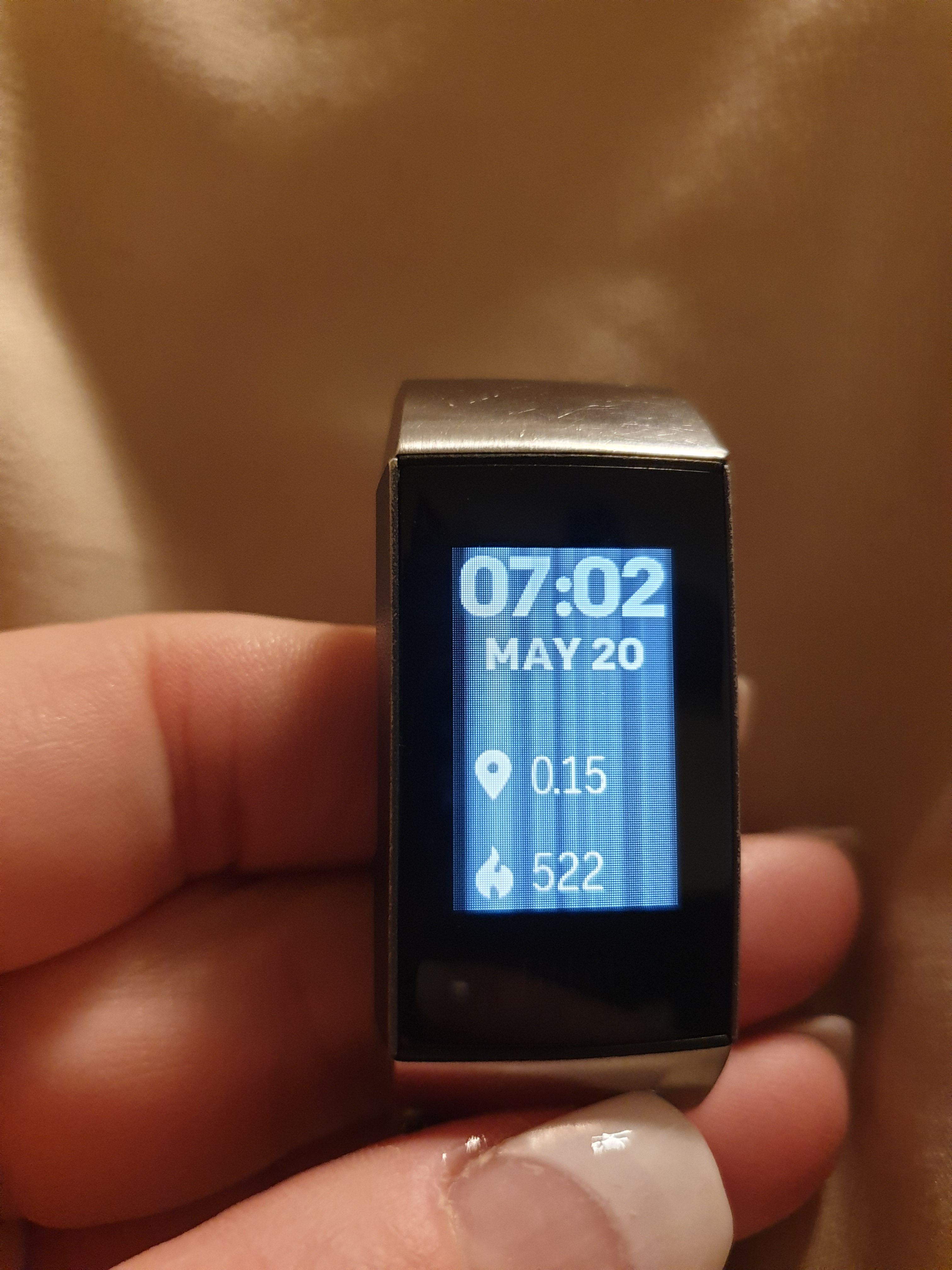 fitbit charge 3 white screen