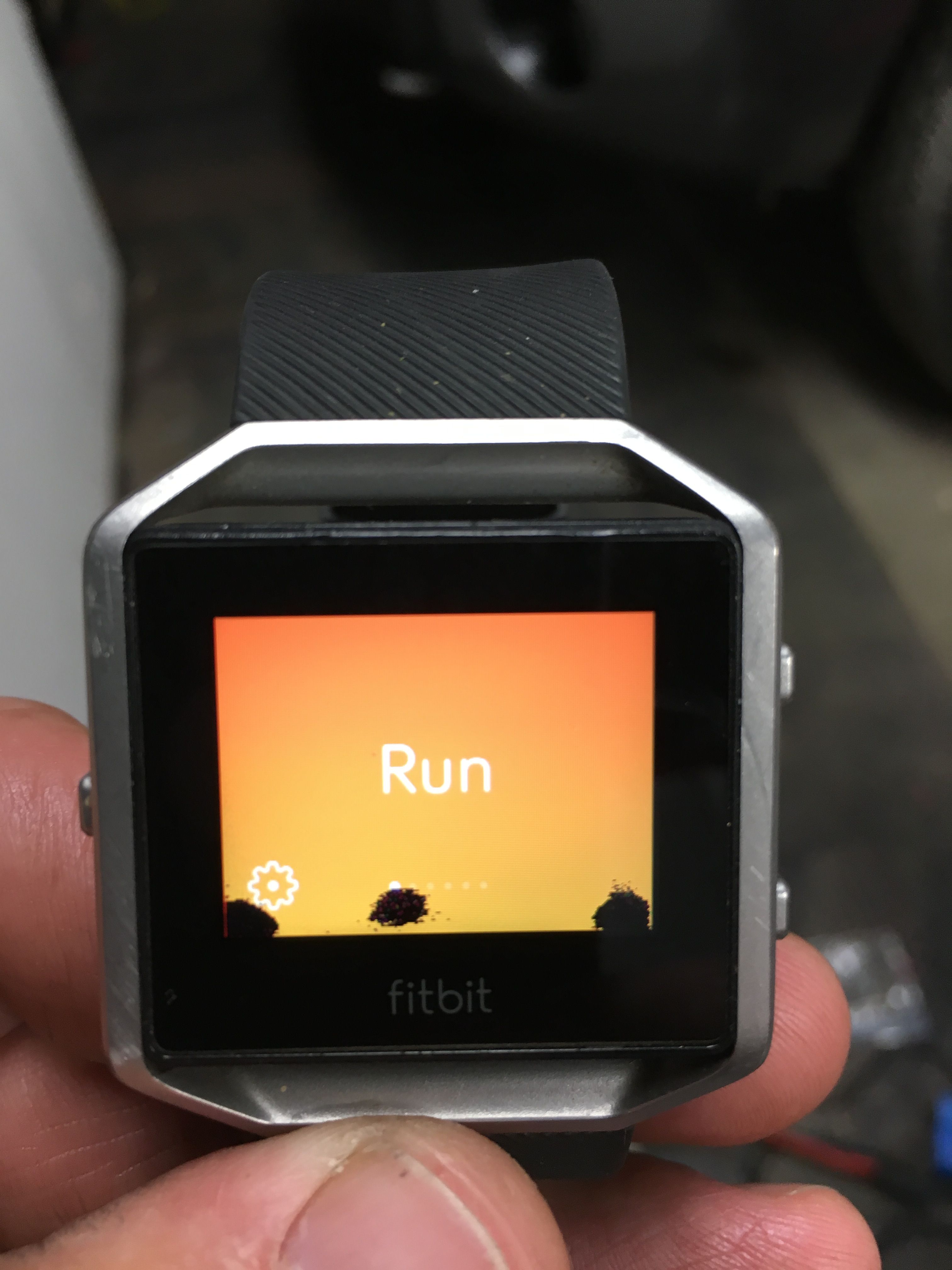 my fitbit blaze screen is black