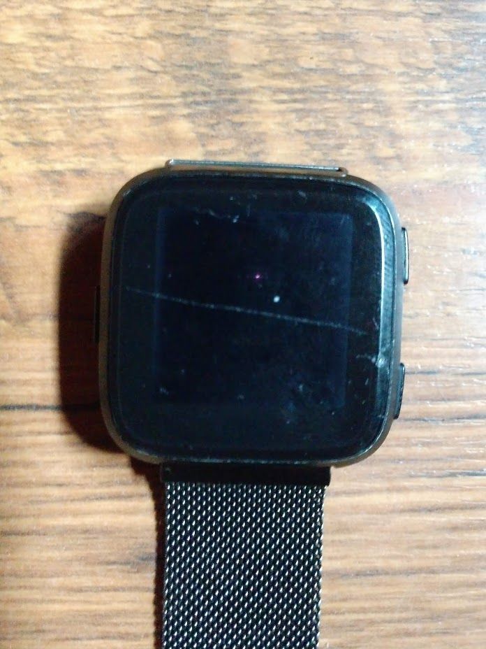 Versa won't charge/turn on - Fitbit 