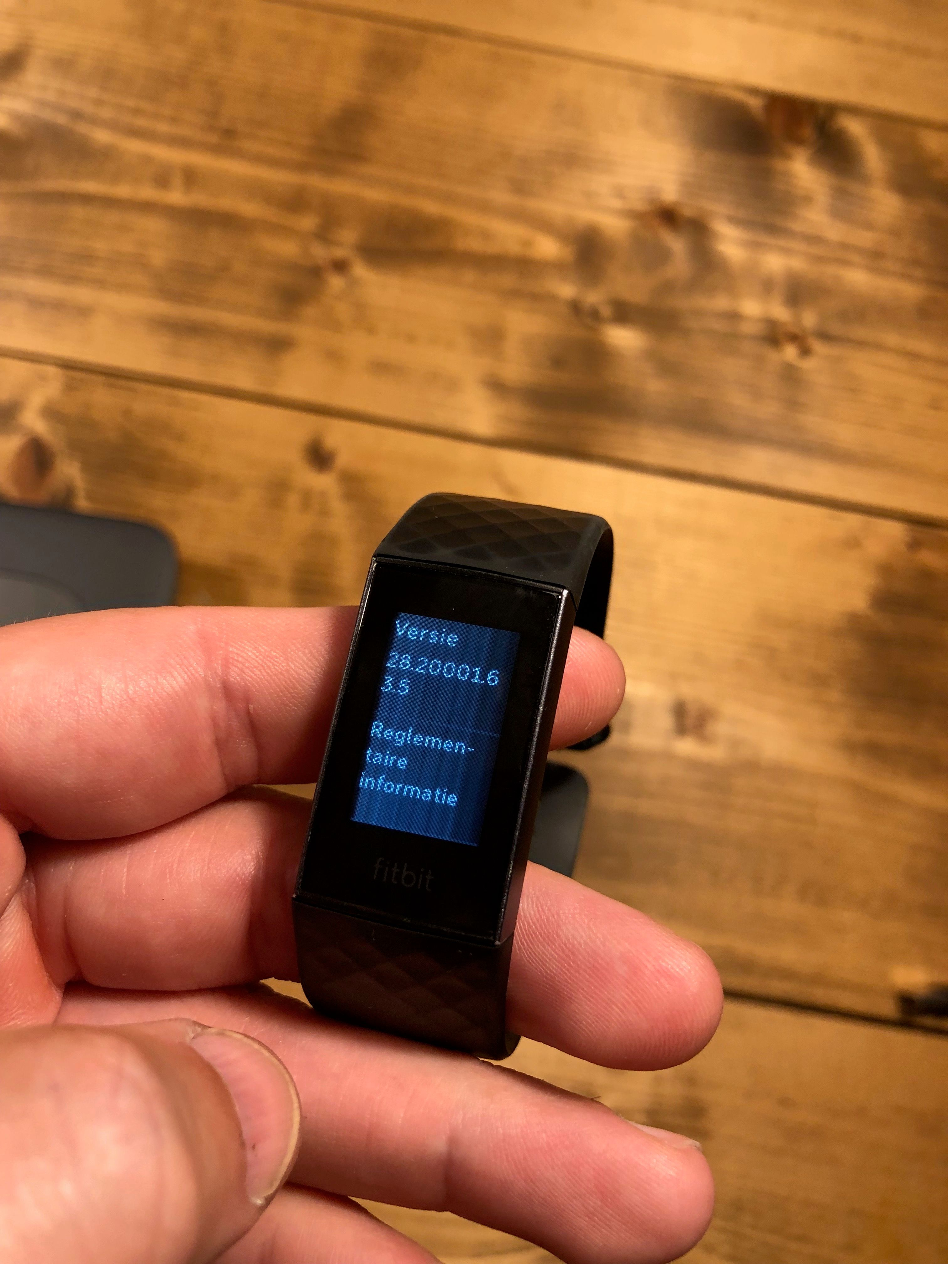 fitbit charge 3 screen white lines